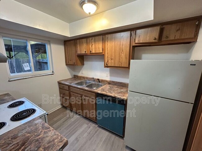 Building Photo - 953 Taylorsview Dr