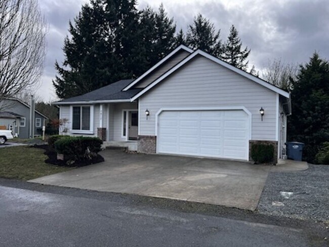 Building Photo - Elegant home in UP with primary bedroom suite on main level