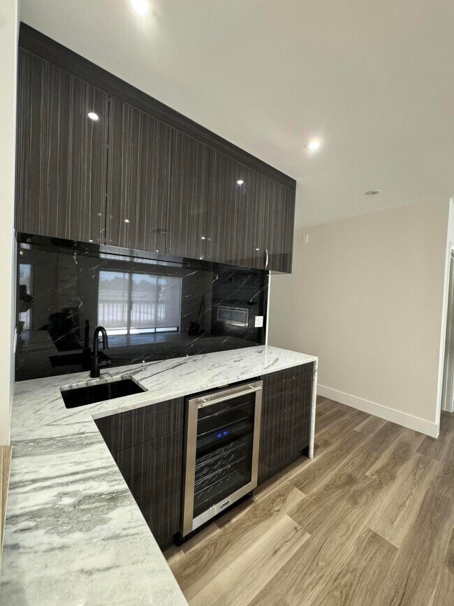 Building Photo - 11311 Pond View Dr