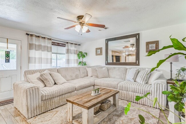 Building Photo - 18711 Appletree Hill Ln