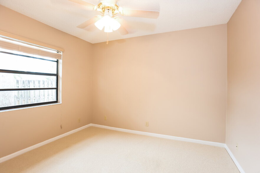 Building Photo - 518 Azure Ave