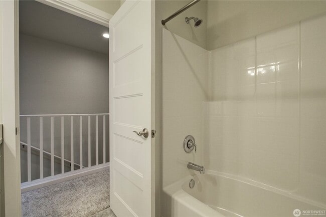 Building Photo - 3Bd/2.5Ba Kirkland Townhouse