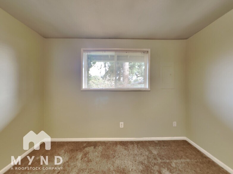 Building Photo - 707 NE 108th Ave