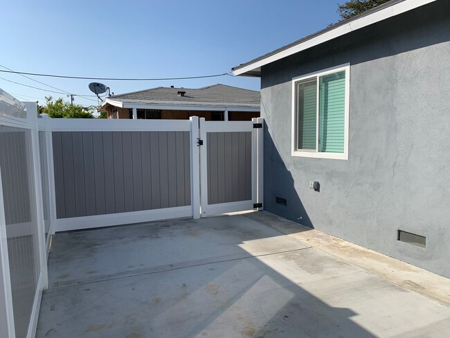 Building Photo - Renovated 3 Bed 1 Bath Home in Whittier w/...