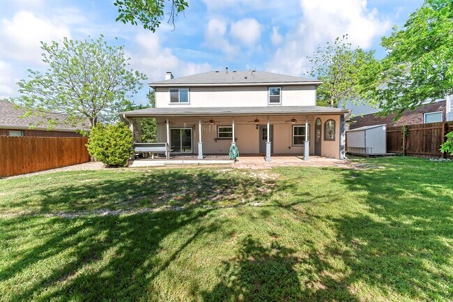 Building Photo - 1807 Iris Ln
