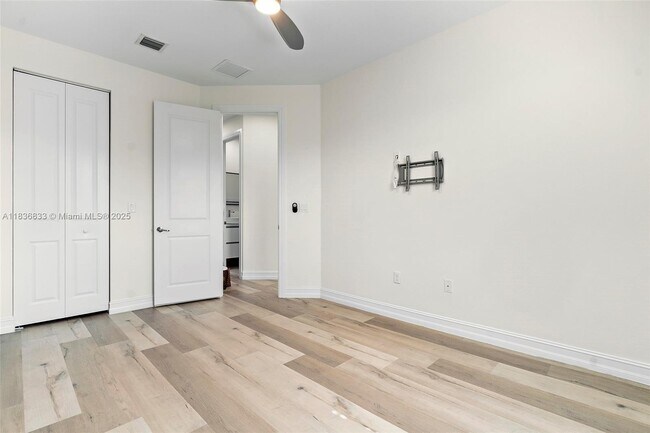 Building Photo - 115 SW 127th Terrace