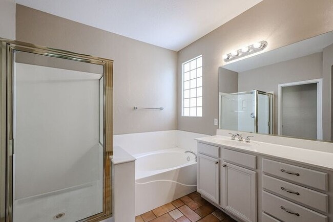 Building Photo - Lovely 4Bedroom/2Bath in the Heart of Chandler