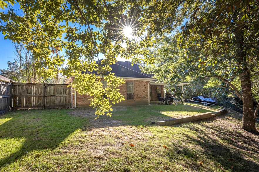 Building Photo - 813 Magnolia Bayou Blvd