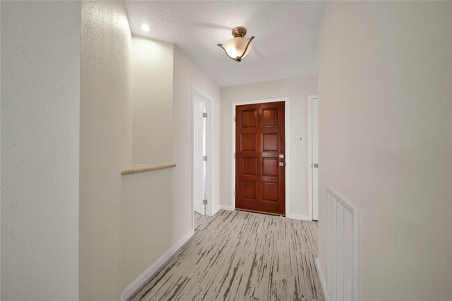 Building Photo - 10904 Birch Dr