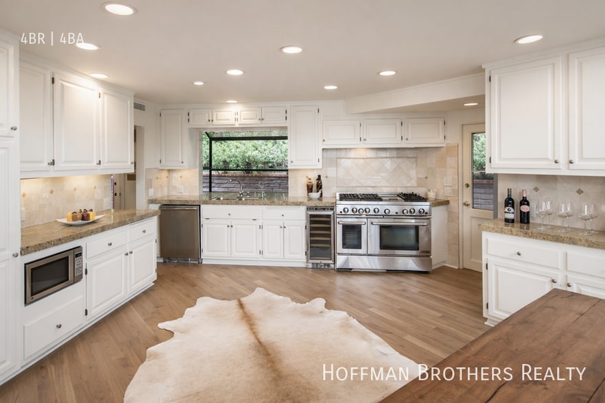 Building Photo - 9305 Beverlycrest Dr