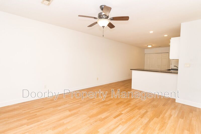 Building Photo - 3860 Youngstown Rd