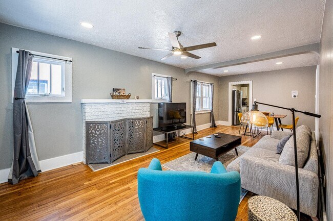 Building Photo - 722 Marquette Ave NW