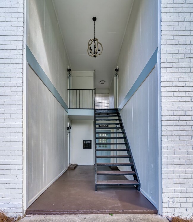 Building Photo - Charming 1-bedroom, 1-bath apartment locat...