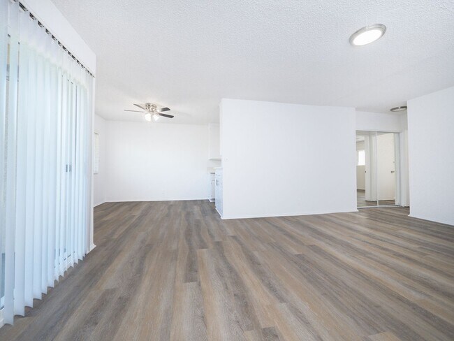 Interior Photo - 20317 Saticoy St
