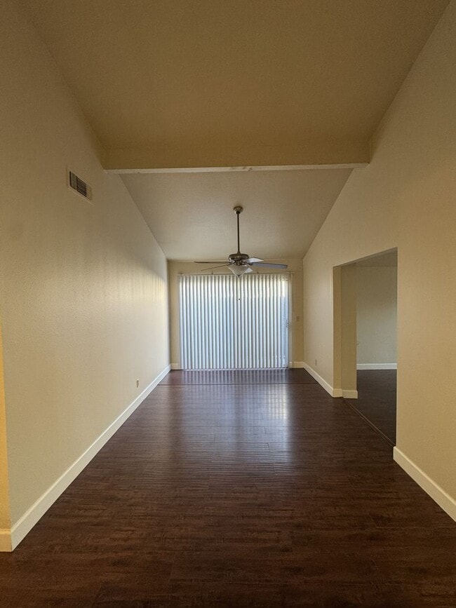 Building Photo - MARCH MOVE IN SPECIAL!! UPDATED 3 BEDROOM DUPLEX IN SACRAMENTO!