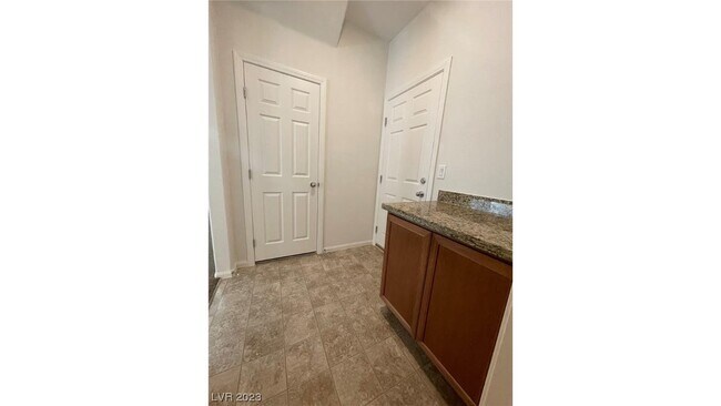 Building Photo - 6124 Castle Gardens Ave