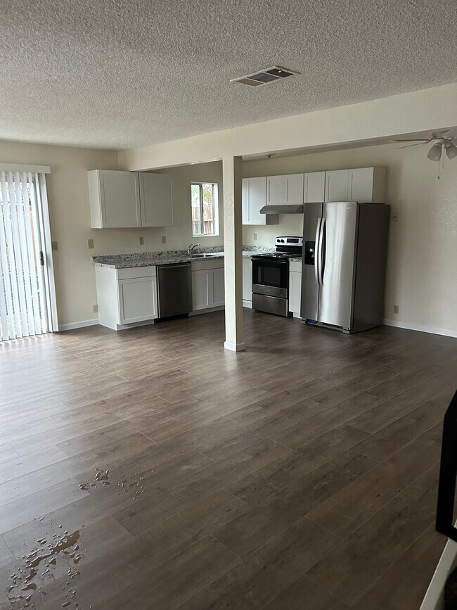 Building Photo - 2480 Wilson Ave