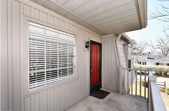 Building Photo - Well-maintained 2-bedroom, 1-bath upper level condo in Winston-Salem,