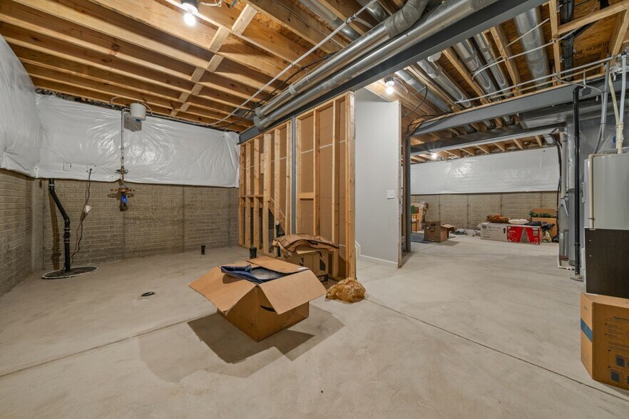 Building Photo - 1033 Quarry Oak Dr