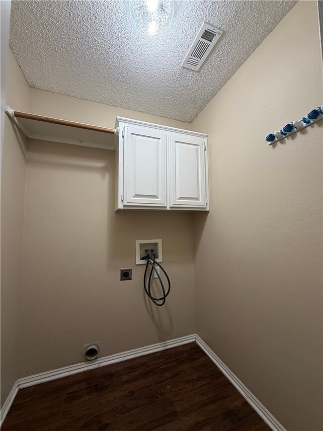 Building Photo - 2616 Meadow Lake St