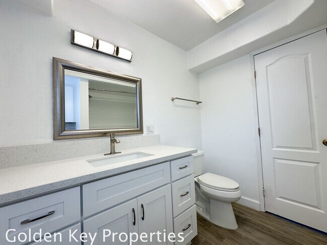Building Photo - 1BR/1BA Apartment Across From the Beach!