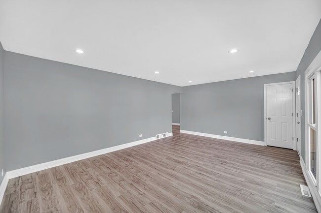 Building Photo - 8011 Monaldi Dr