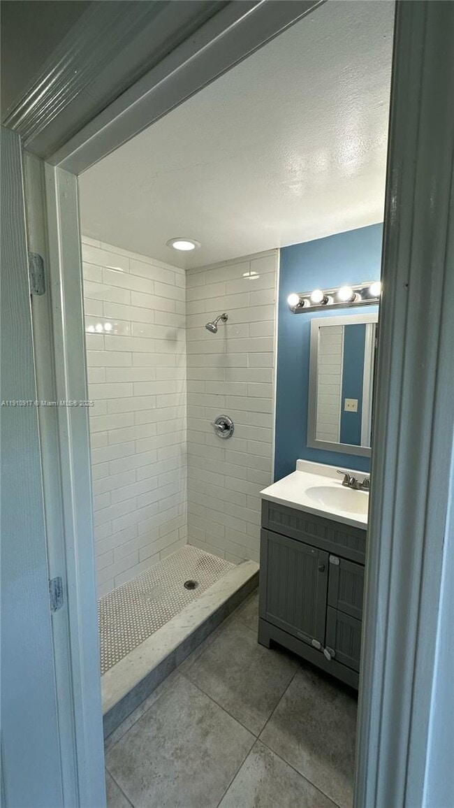 Building Photo - 408 S 9th St