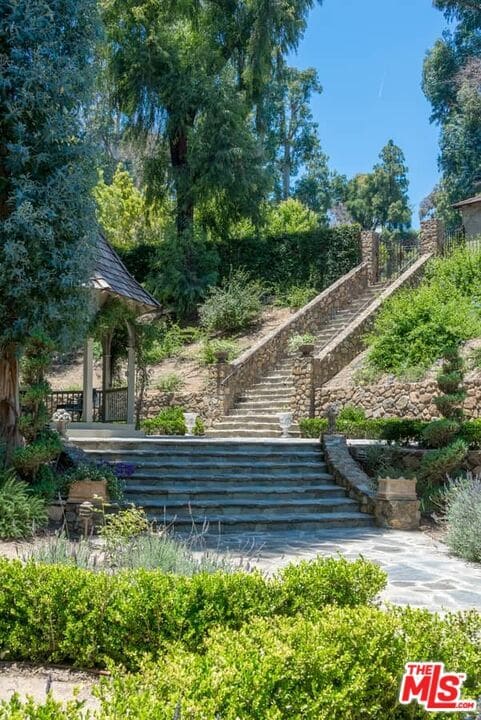 Building Photo - 1957 Mandeville Canyon Rd