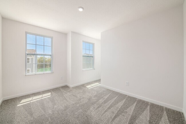 Building Photo - 122 Red Willow Dr
