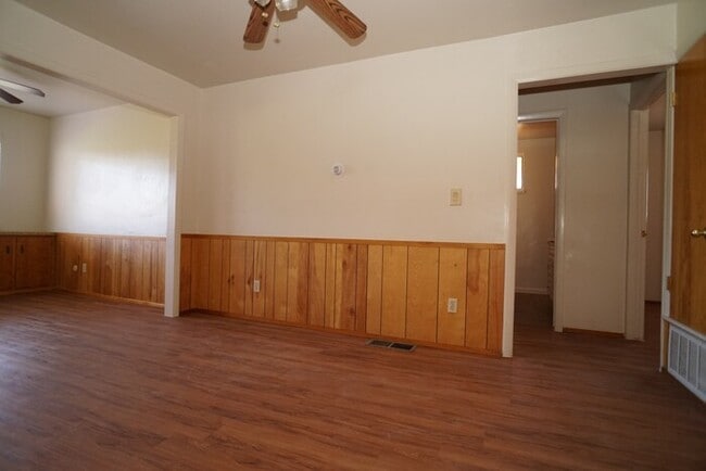 Building Photo - Charming 2 bedroom 1 bath in Carmichael!