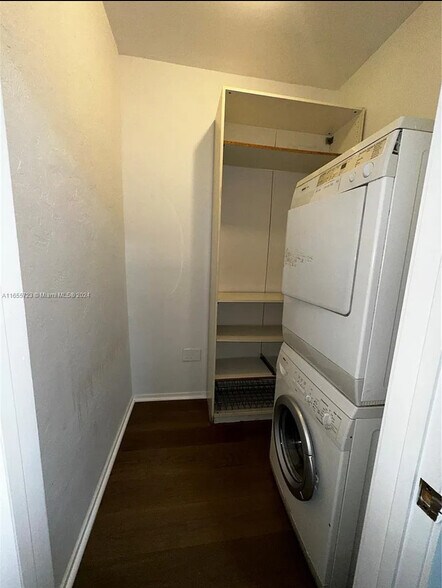 Laundry room - 1600 Michigan Ave