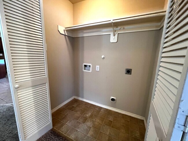 Building Photo - Charming 3-Bedroom Home with Modern Kitchen and Spacious Backyard