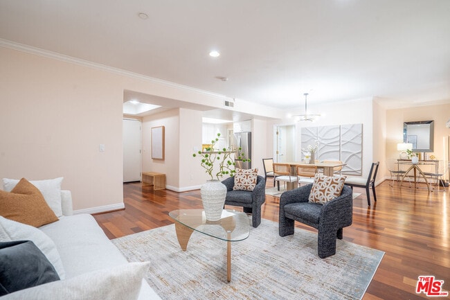 Building Photo - 616 S Wilton Pl