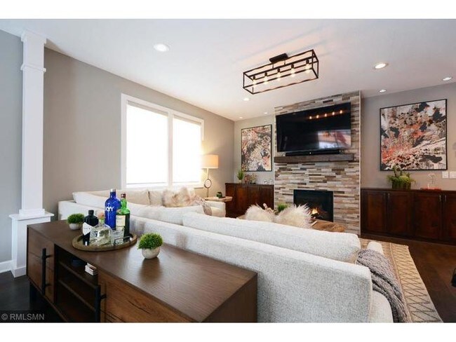 Building Photo - 3221 42nd Ave S