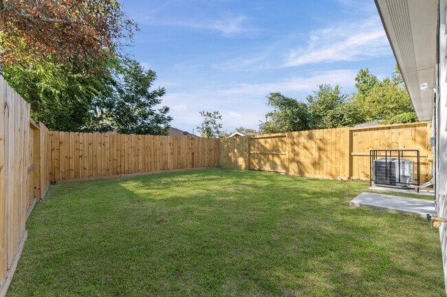 Building Photo - 9106 Everglade Dr