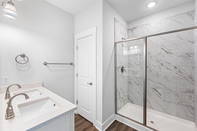 Building Photo - 147 Bradford Ct