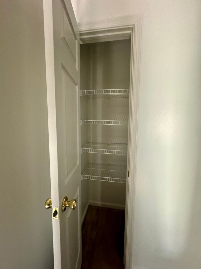 Building Photo - 809 Rockwood Dr