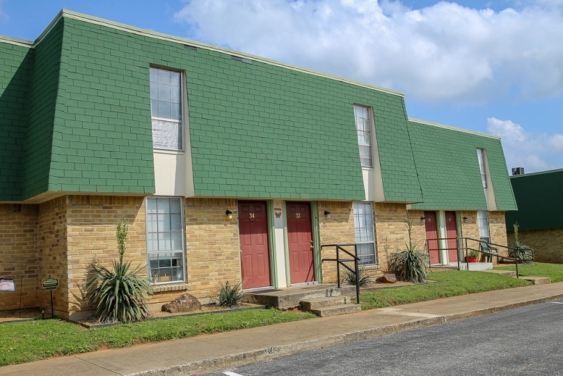 Building Photo - Oakcrest Apartments