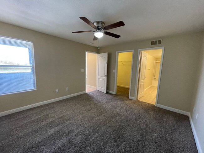 Building Photo - Gorgeous 2nd Floor Unit-Available SOON!