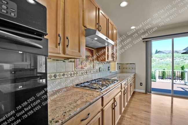 Building Photo - This beautiful 4 bedroom, 3 1/2 bathroom, ...