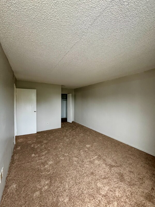 Building Photo - 1400 Millersport Hwy
