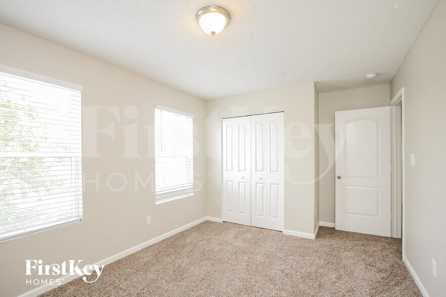 Building Photo - 12509 Wolf Run Rd