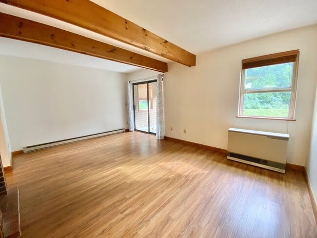 Building Photo - 2 Bedroom Condo in Williston VT Available ...