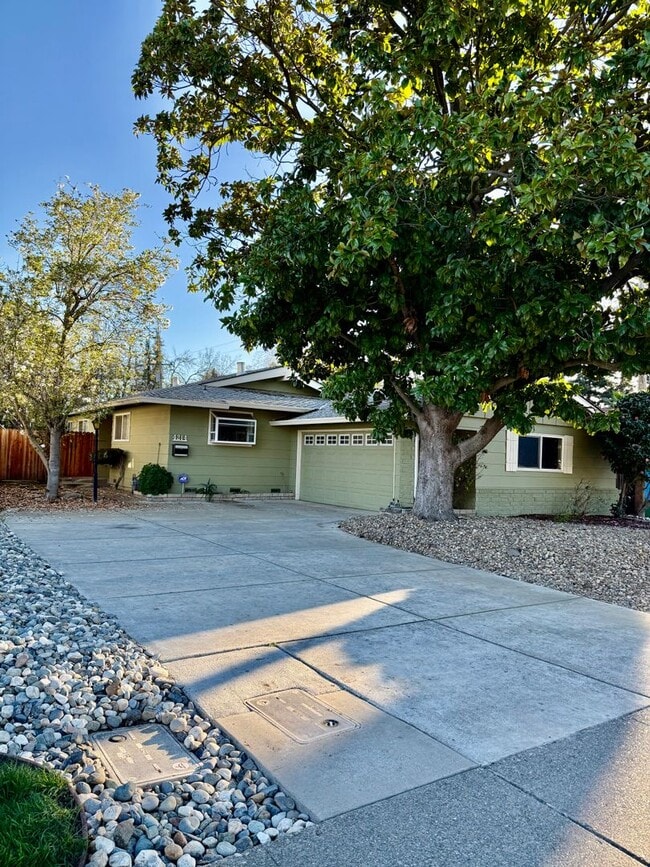 Building Photo - 4214 Zephyr Way