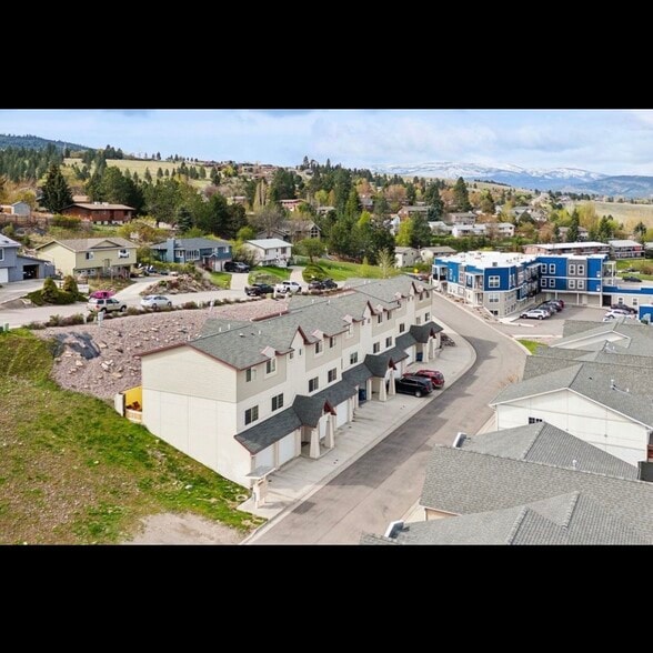 Building Photo - 825 Crestmont Way