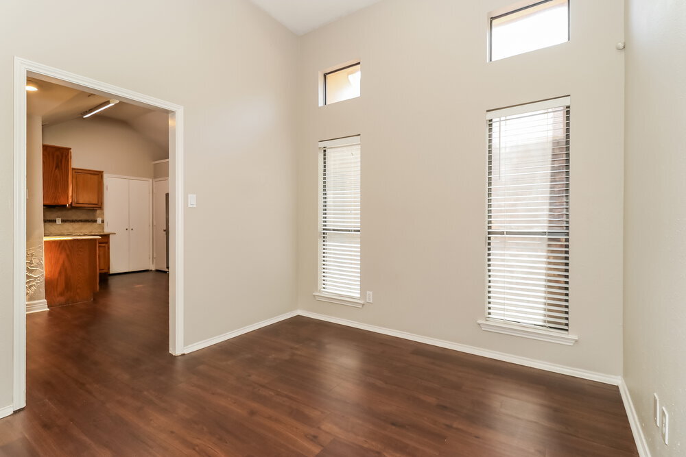 Building Photo - 111 Streamside Dr