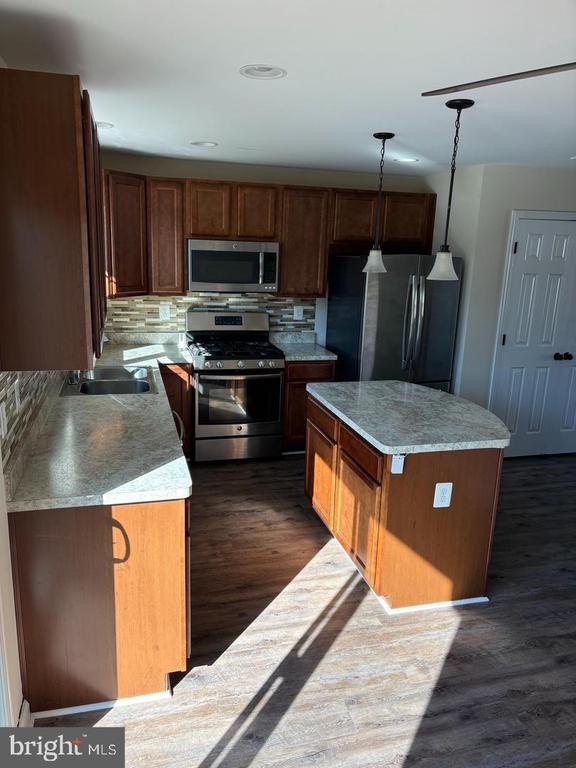 Building Photo - 2318 Drake Ln