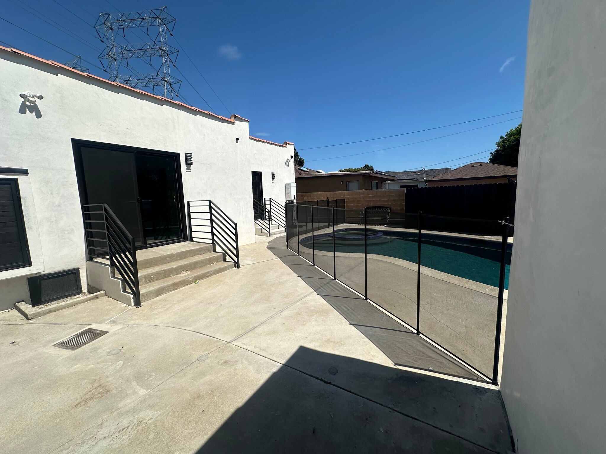 Building Photo - 1113 N Pass Ave