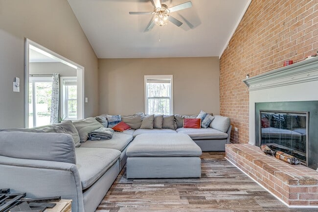 Building Photo - Beautiful 5 Bedroom Home in Clinton MD