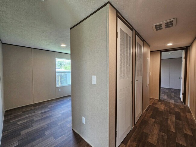Building Photo - 1089 Myakka Dr